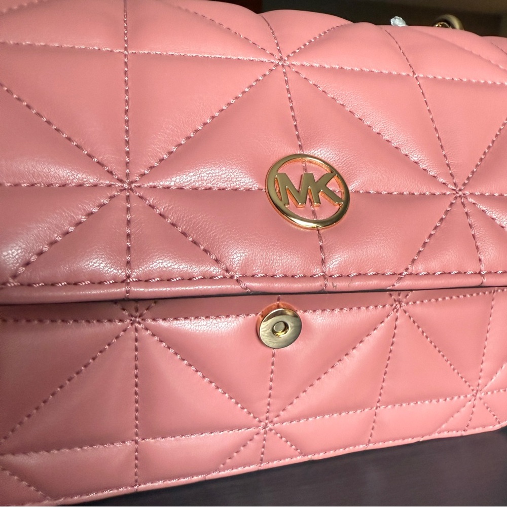 NWT - Michael Kors Blush Quilted Shoulder Bag with Gold Chain - Picture 5 of 8